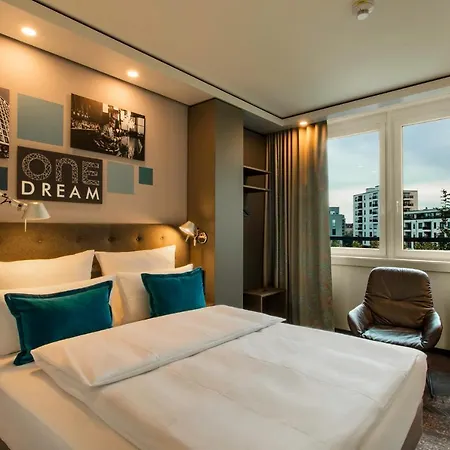 Hotell Motel One Muenchen-Campus 3*