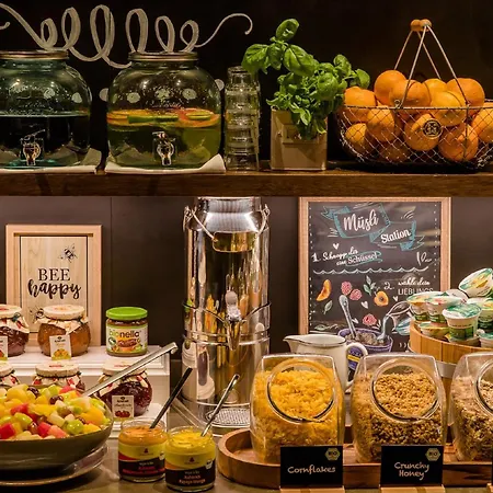Motel One Muenchen-Campus Hotell München