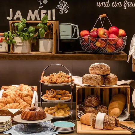 Hotell Motel One Muenchen-Campus 3*
