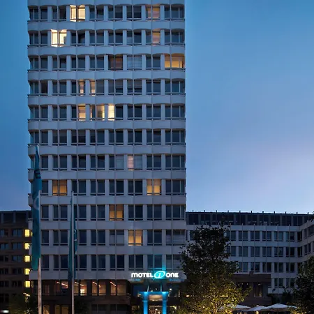 Motel One Muenchen-Campus Hotell 3*