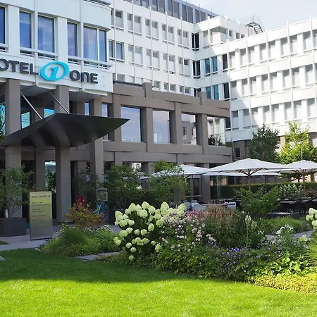 Motel One Muenchen-Campus 3*