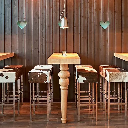 Hotell Motel One Muenchen-Campus 3*