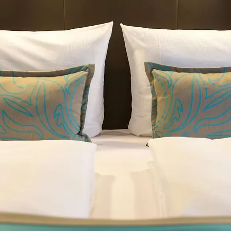 Motel One Muenchen-Campus 3*
